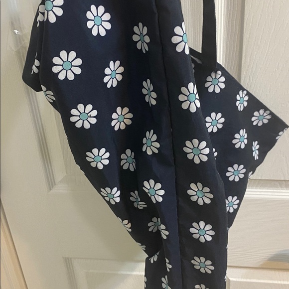 Kate Spade New York Large Foldup Canvas Daisy Tote Travel Shopping Navy White - Picture 5 of 5